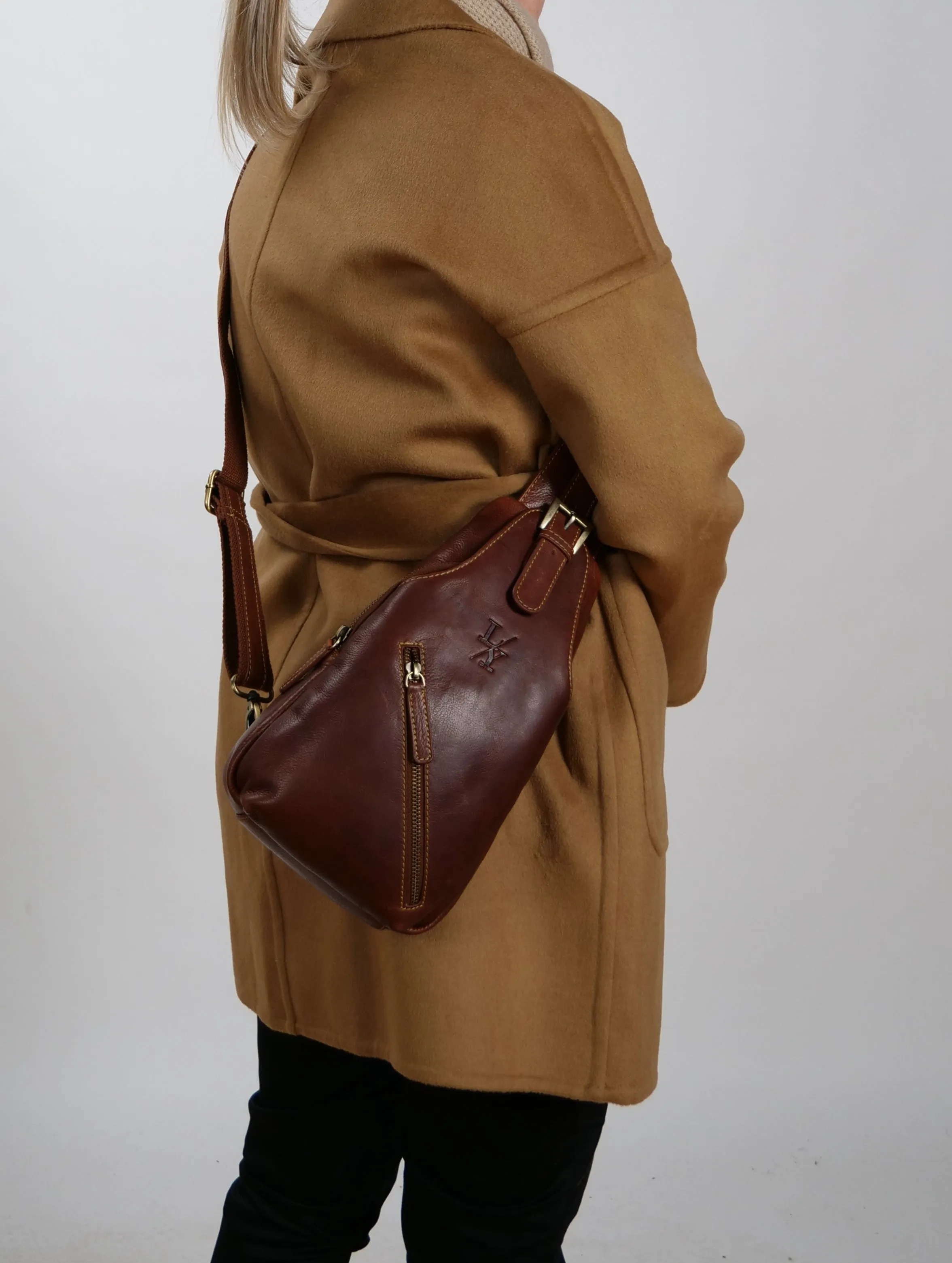 MB-139-R Body Bag - Accesories - Cognac